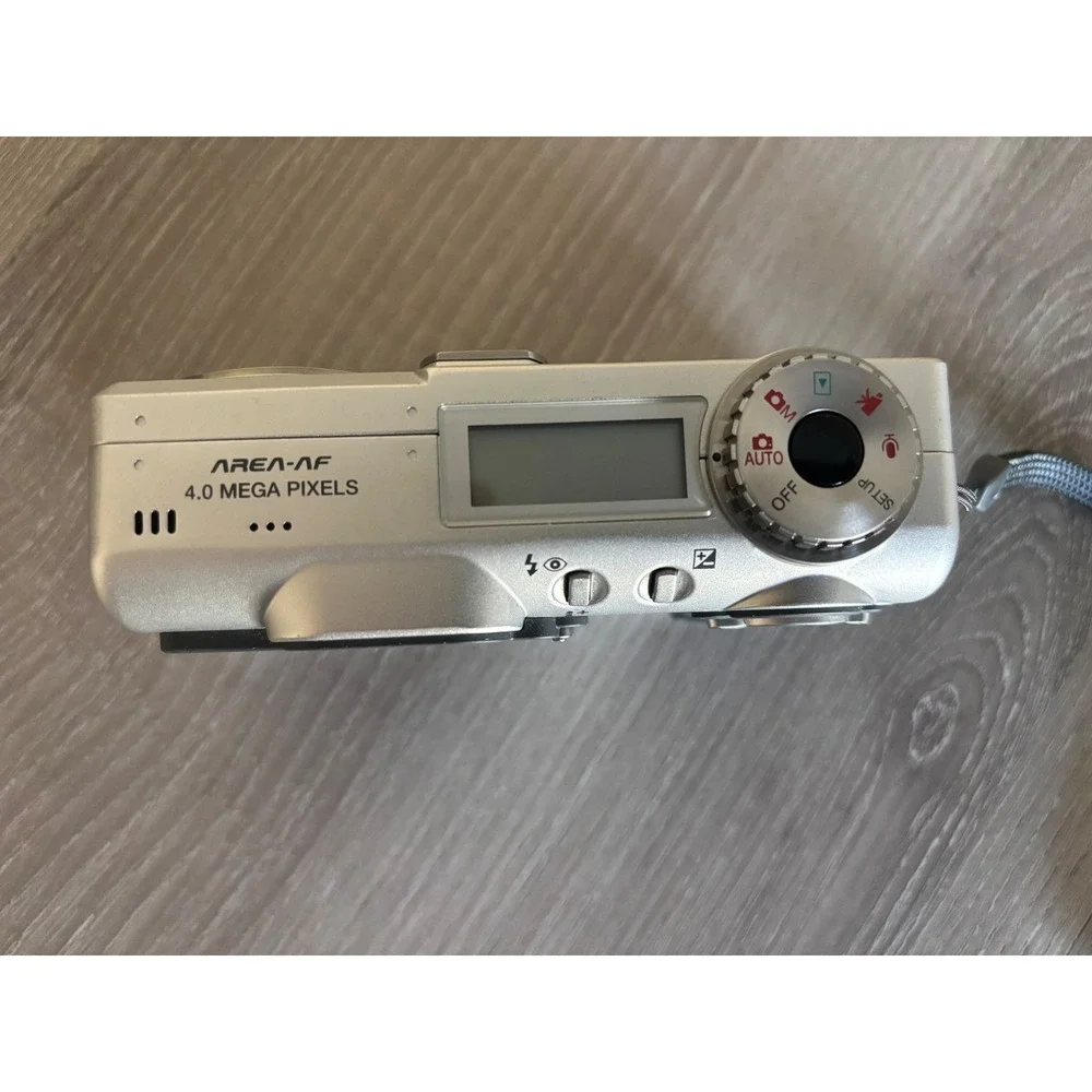 NOT TESTED Minolta Dimage F100‎ Digital Camera Silver 4.0 Megapixels with Case